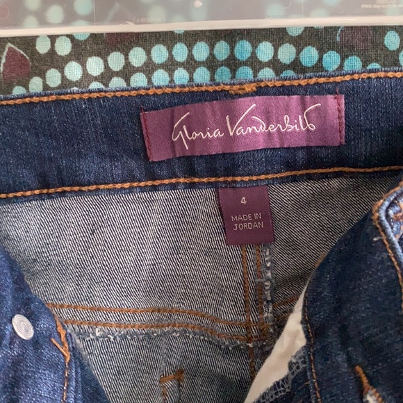 Gloria Vanderbilt straight leg blue jeans - Picture 2 of 3